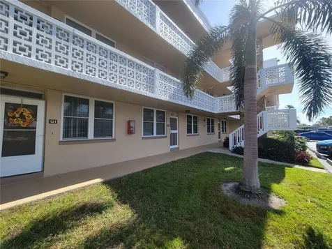 4915 Bay Street NE St Petersburg FL 33703