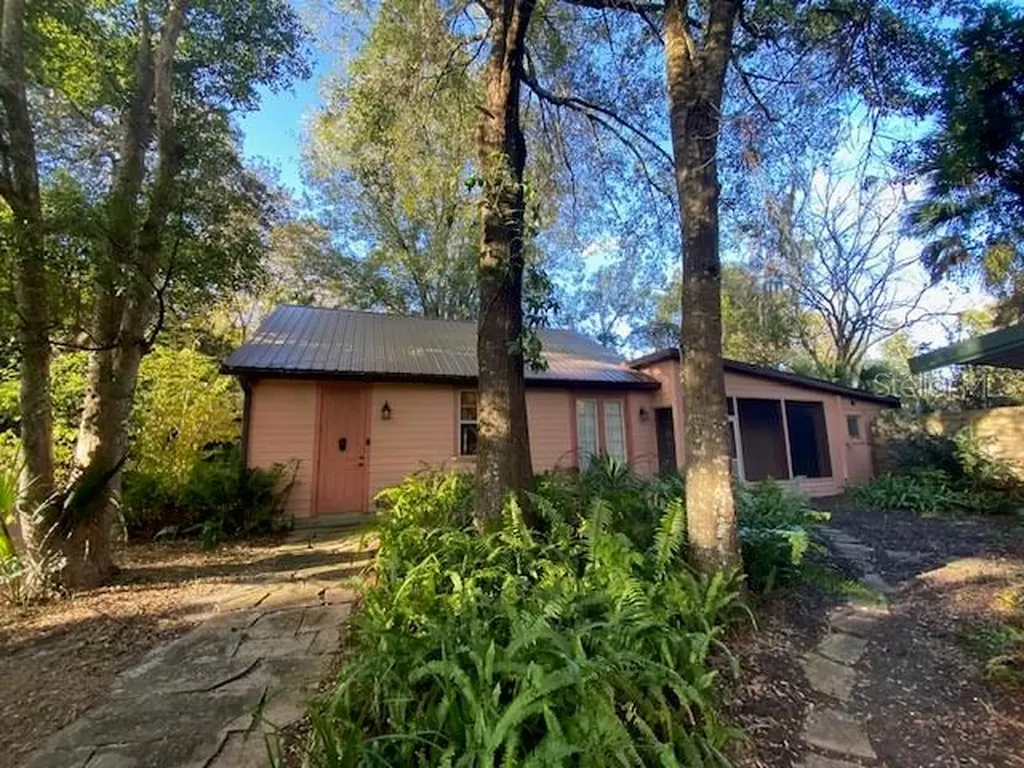237 Cortez Avenue De Leon Springs FL 32130