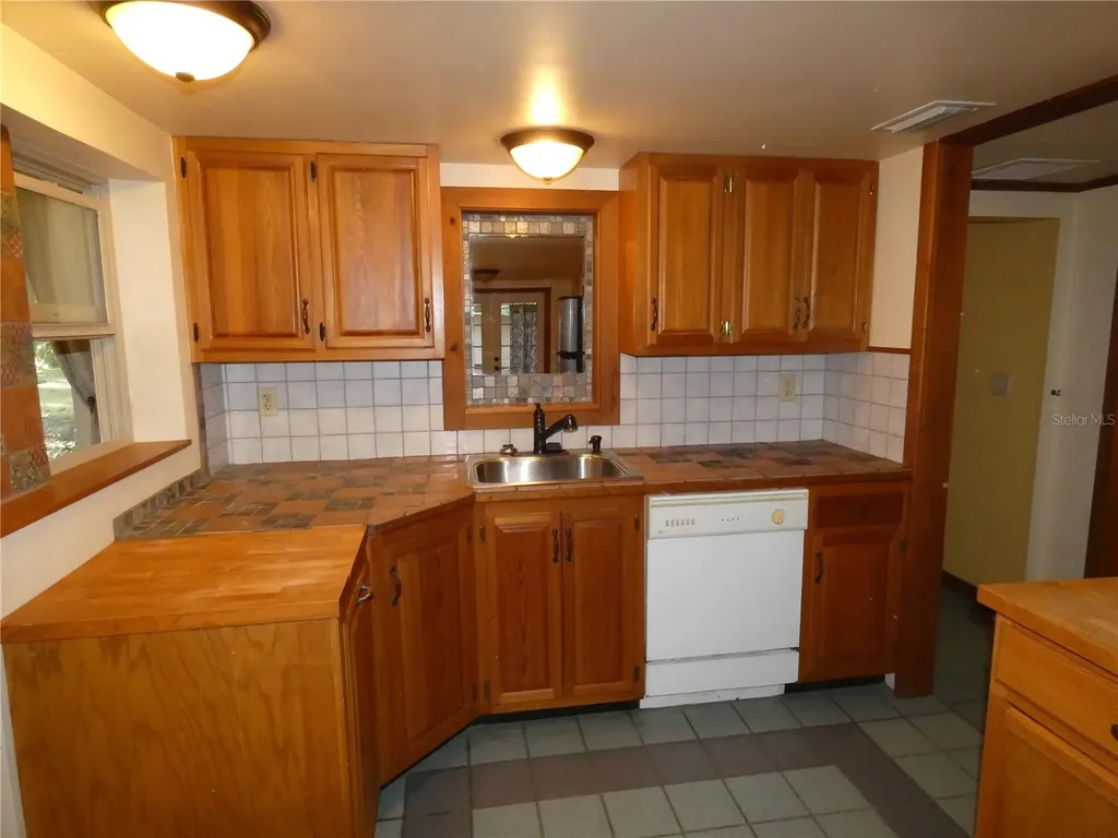 237 Cortez Avenue De Leon Springs FL 32130