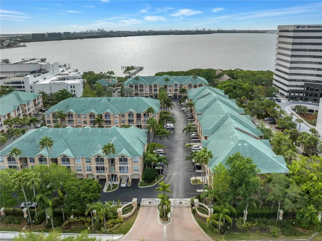 4206 Bay Club Circle Tampa FL 33607