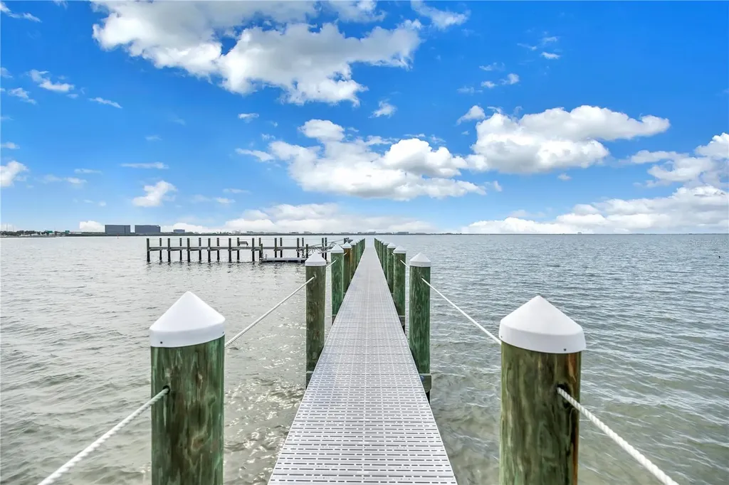 4206 Bay Club Circle Tampa FL 33607