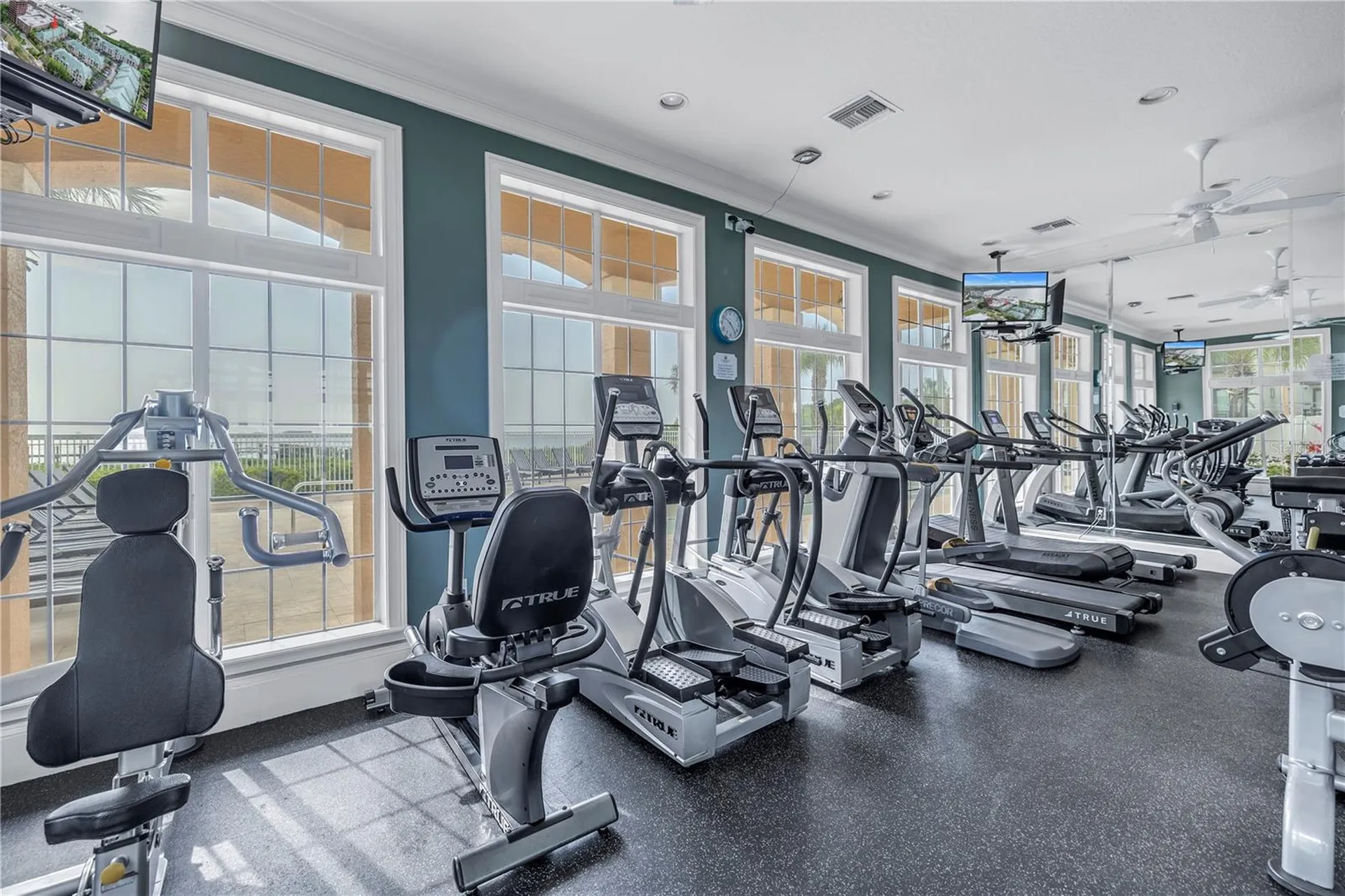 4206 Bay Club Circle Tampa FL 33607