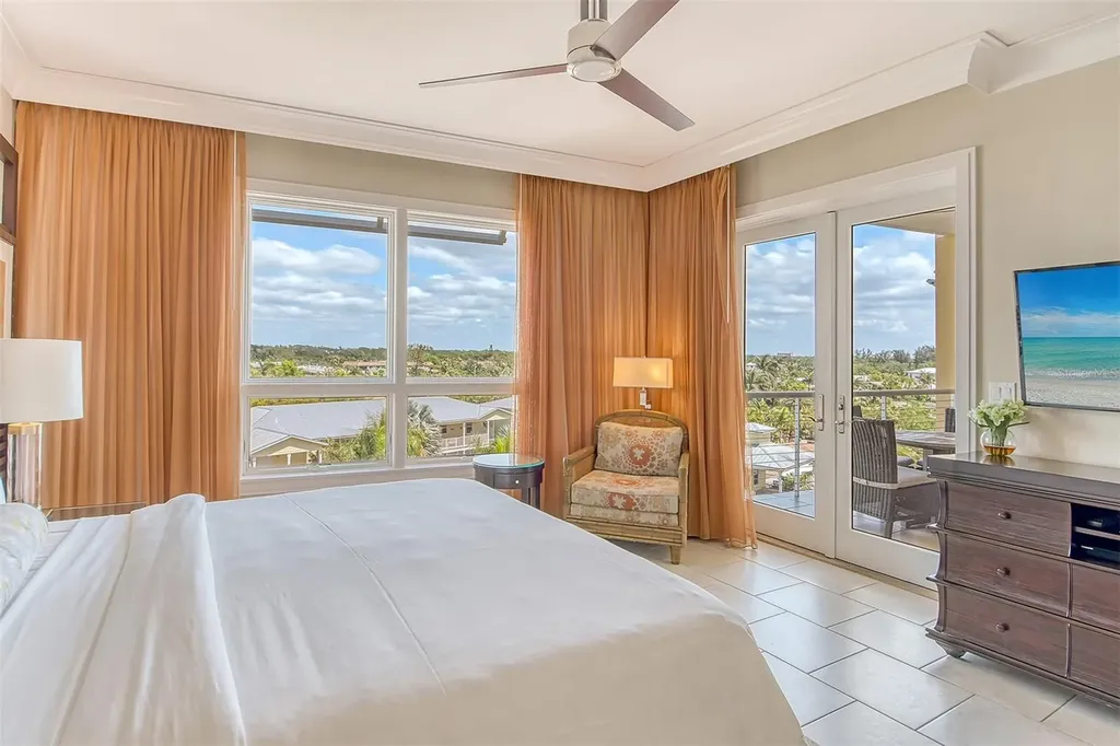 915 Seaside Drive Sarasota FL 34242