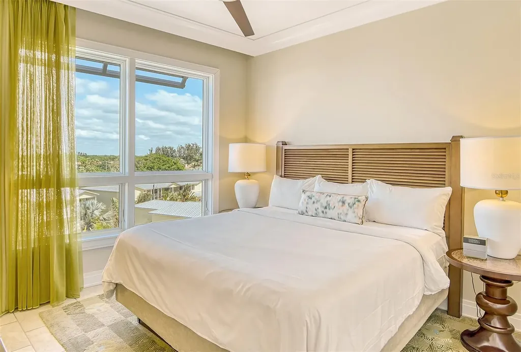 915 Seaside Drive Sarasota FL 34242