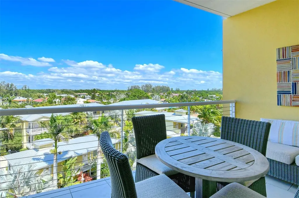 915 Seaside Drive Sarasota FL 34242