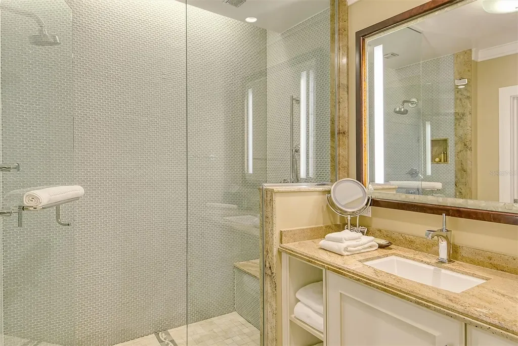 915 Seaside Drive Sarasota FL 34242