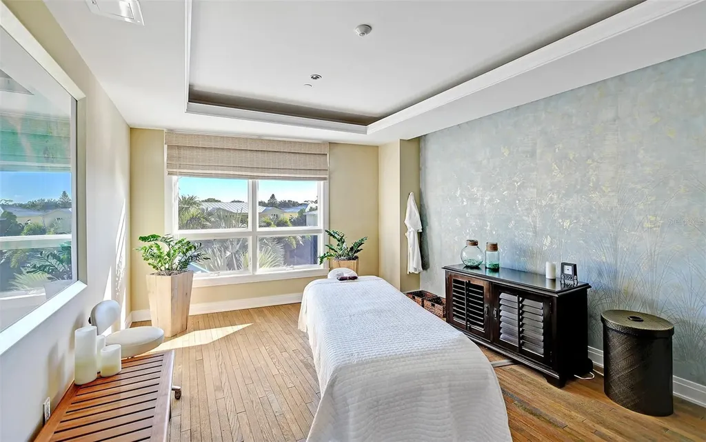 915 Seaside Drive Sarasota FL 34242