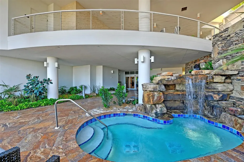 915 Seaside Drive Sarasota FL 34242