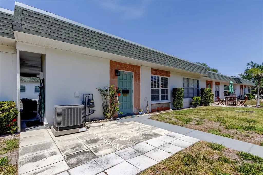 7727 39th Avenue N St Petersburg FL 33709