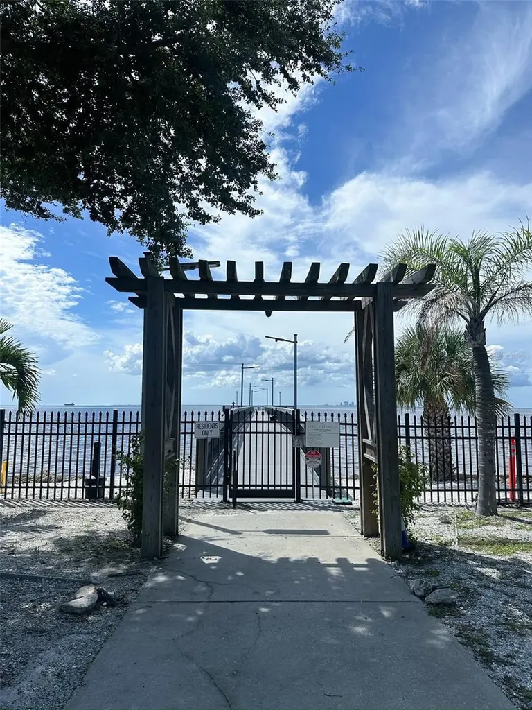 611 Destiny Drive Ruskin FL 33570