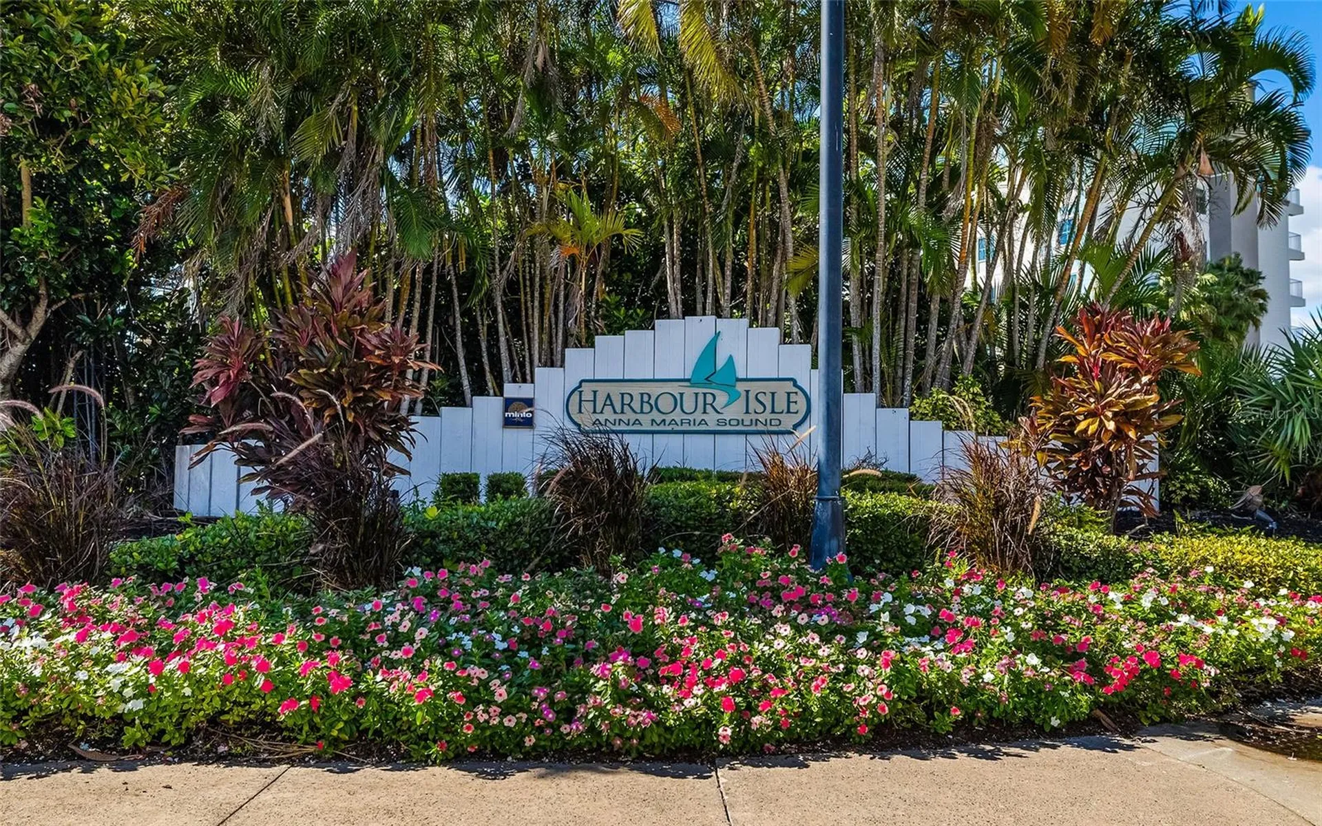339 Sapphire Lake Drive Bradenton FL 34209