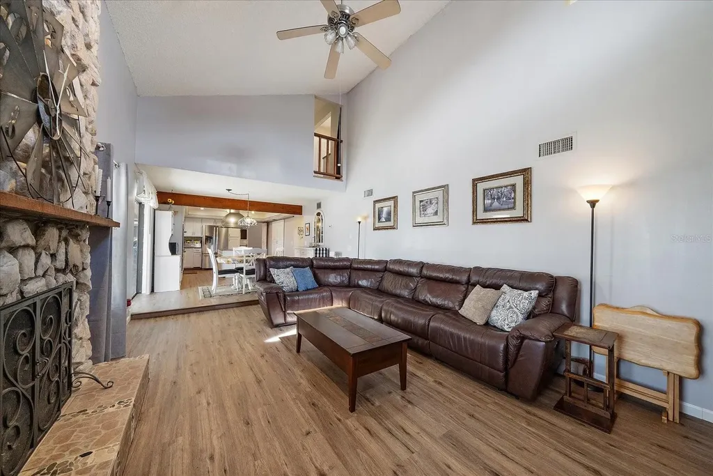 1008 SW 4th Place Cape Coral FL 33991