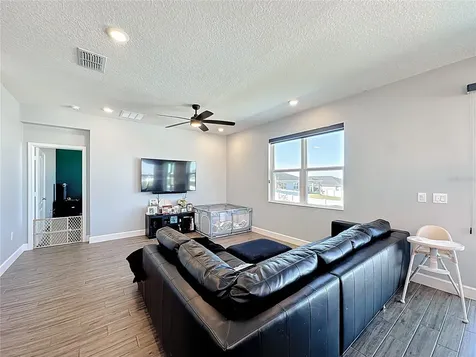 1404 Geranium Drive Mascotte FL 34753