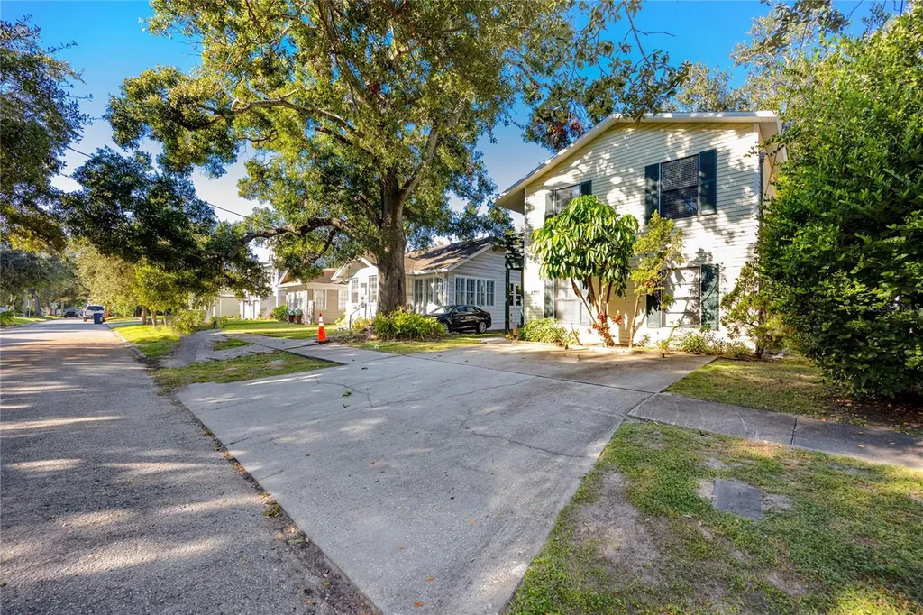 1303 S Moody Avenue Tampa FL 33629
