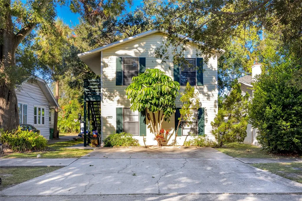 1303 S Moody Avenue Tampa FL 33629