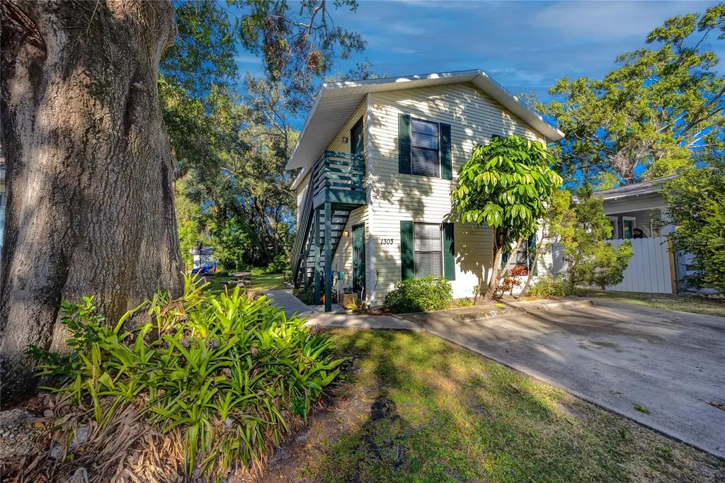 1303 S Moody Avenue Tampa FL 33629