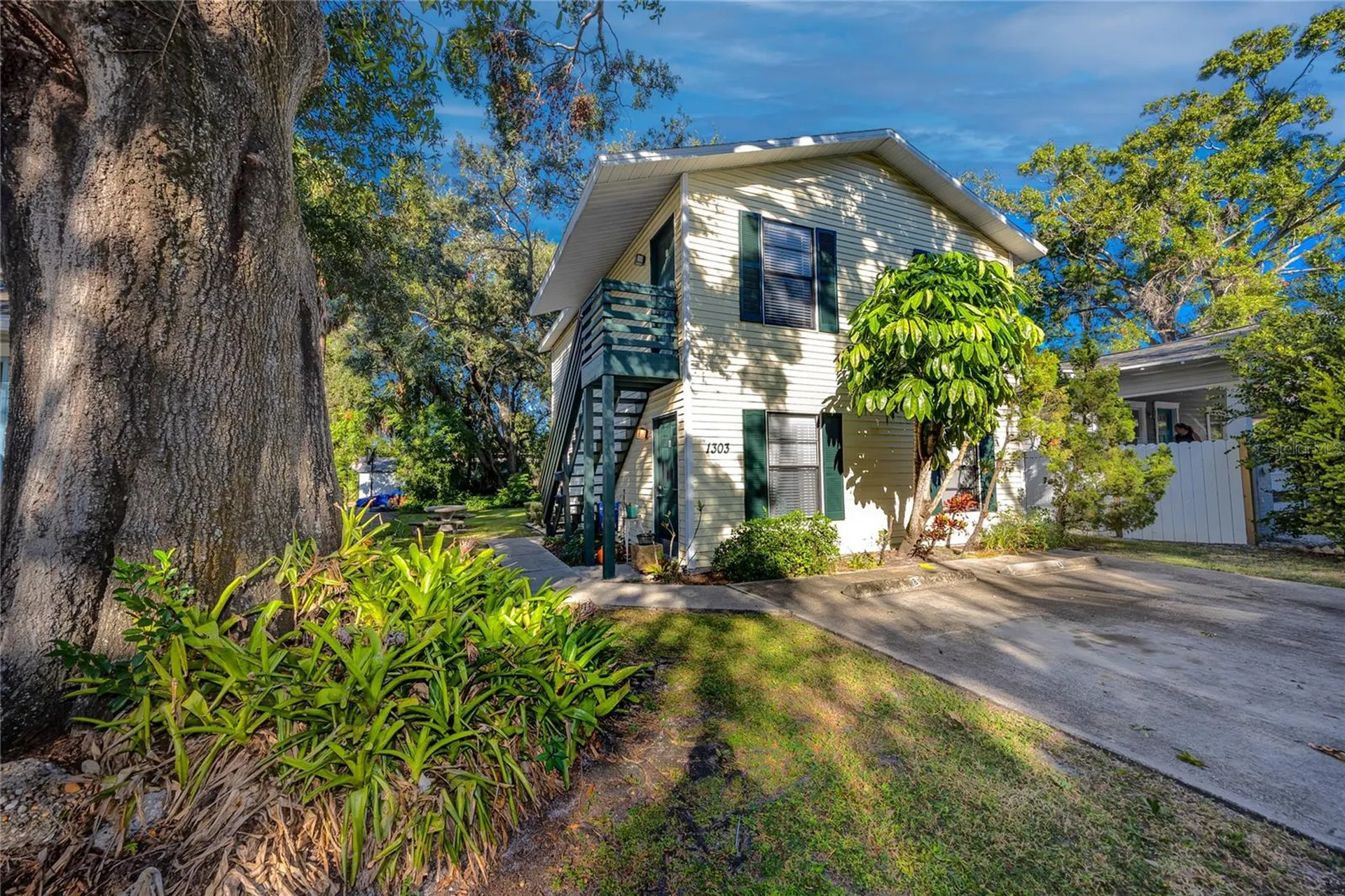 1303 S Moody Avenue Tampa FL 33629