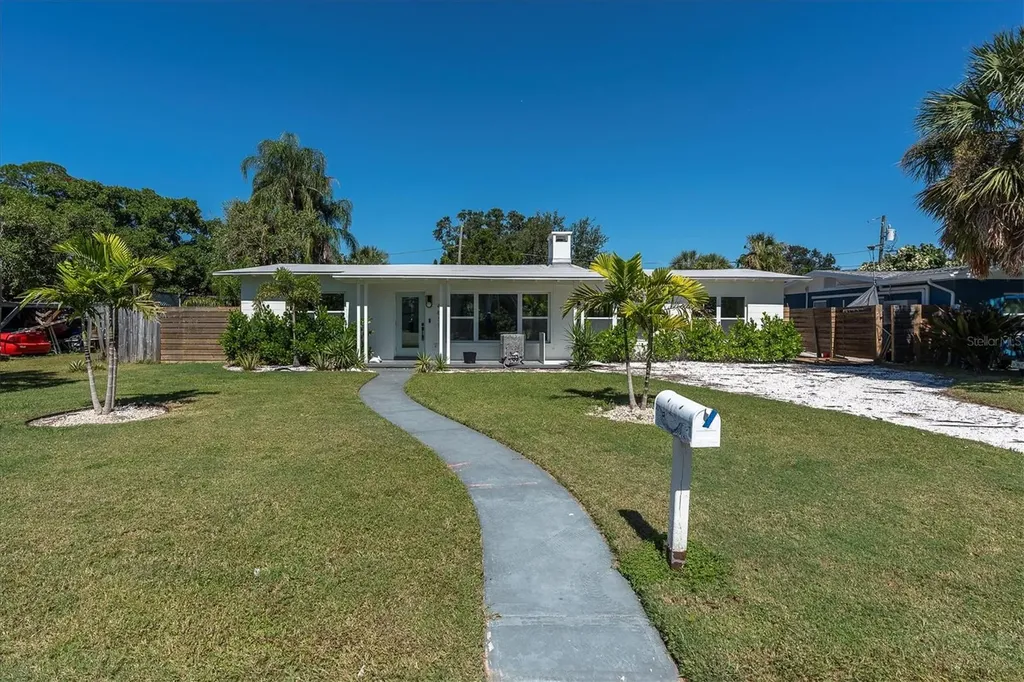 4811 Del Rio Way S Gulfport FL 33711