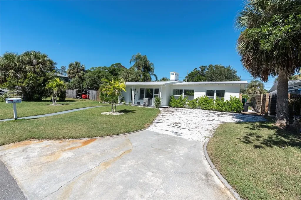 4811 Del Rio Way S Gulfport FL 33711