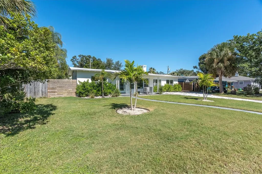 4811 Del Rio Way S Gulfport FL 33711