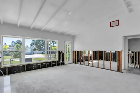 4811 Del Rio Way S Gulfport FL 33711