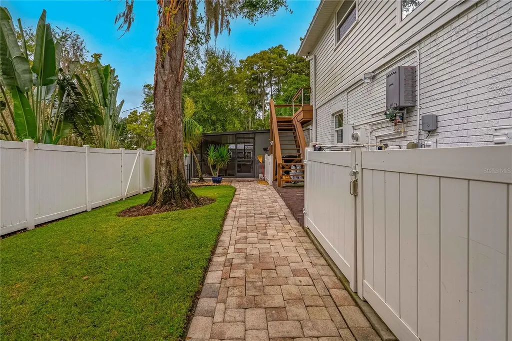 8020 Sharon Drive Tampa FL 33617
