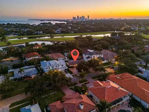 300 Bayview Drive NE St Petersburg FL 33704