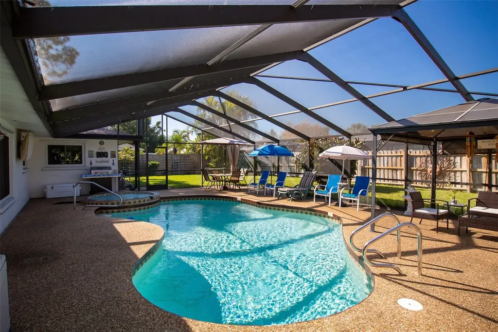 2216 40th Street W Bradenton FL 34205