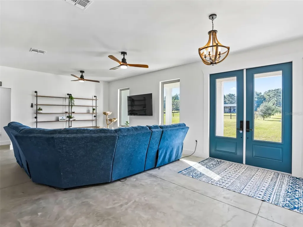 9209 W Highway 316 Reddick FL 32686