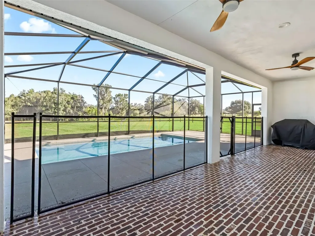 9209 W Highway 316 Reddick FL 32686