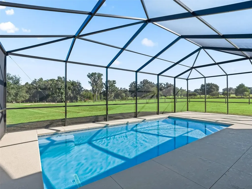 9209 W Highway 316 Reddick FL 32686