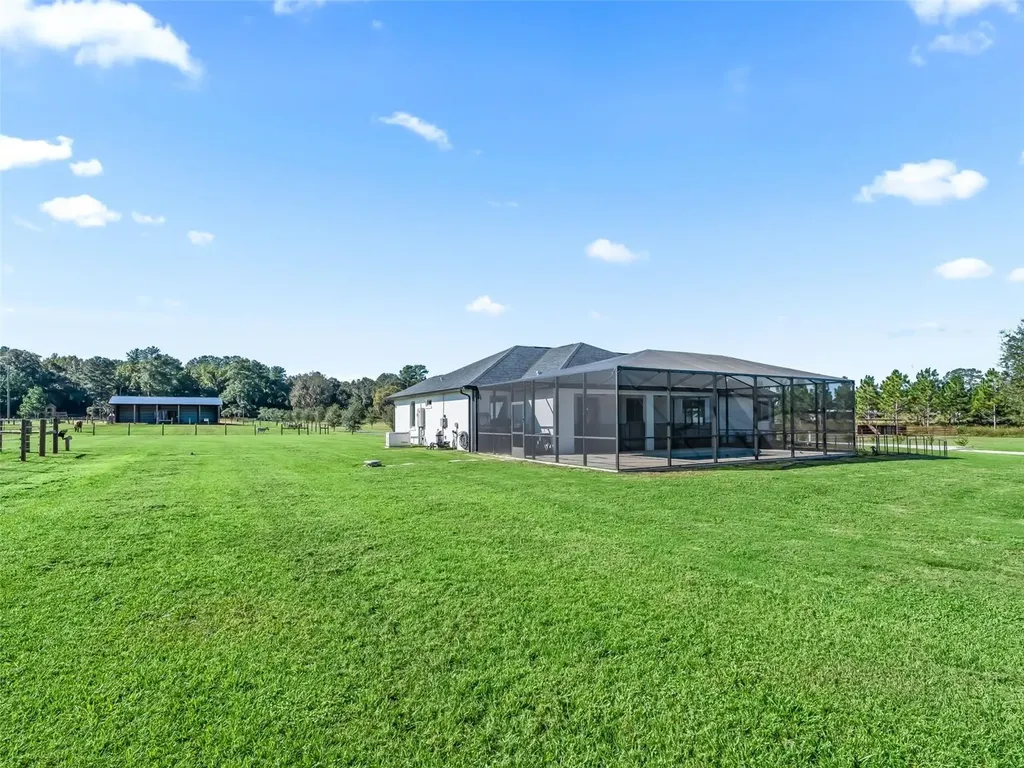 9209 W Highway 316 Reddick FL 32686