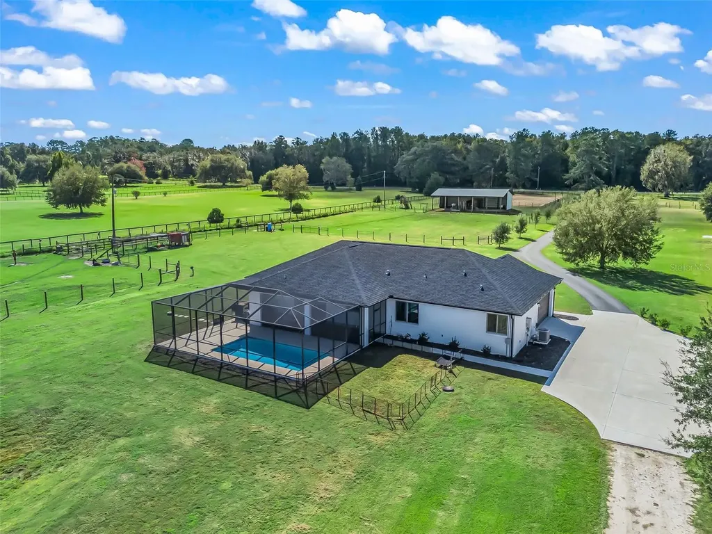 9209 W Highway 316 Reddick FL 32686