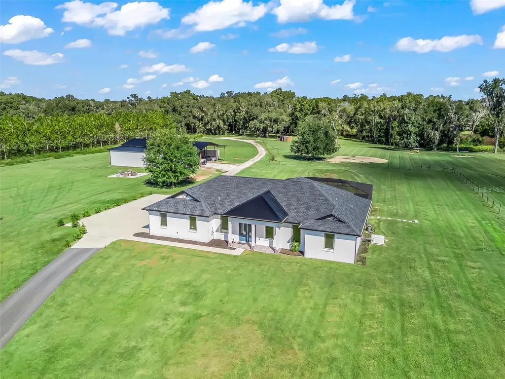 9209 W Highway 316 Reddick FL 32686
