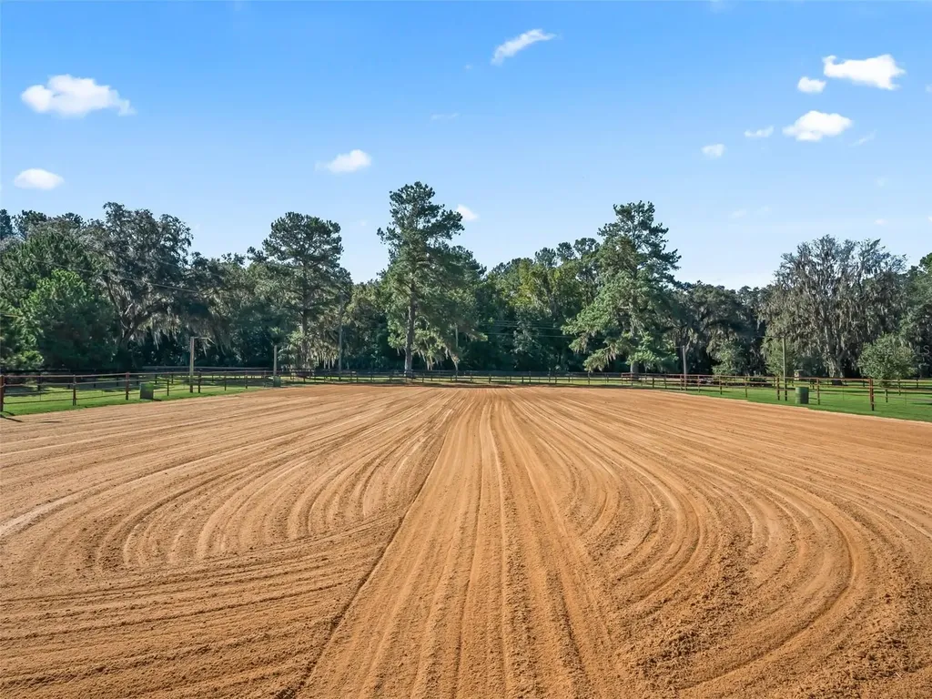 9209 W Highway 316 Reddick FL 32686