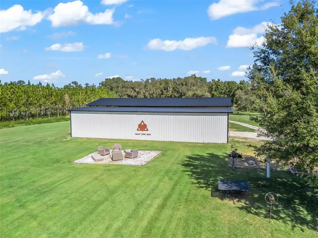9209 W Highway 316 Reddick FL 32686