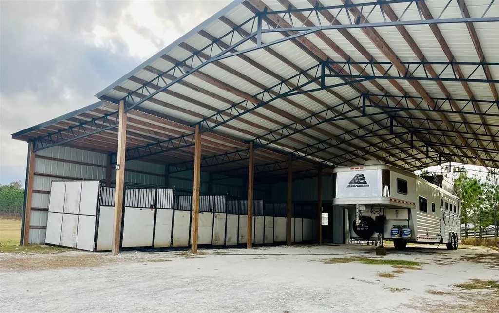 9209 W Highway 316 Reddick FL 32686
