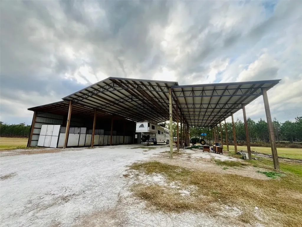 9209 W Highway 316 Reddick FL 32686