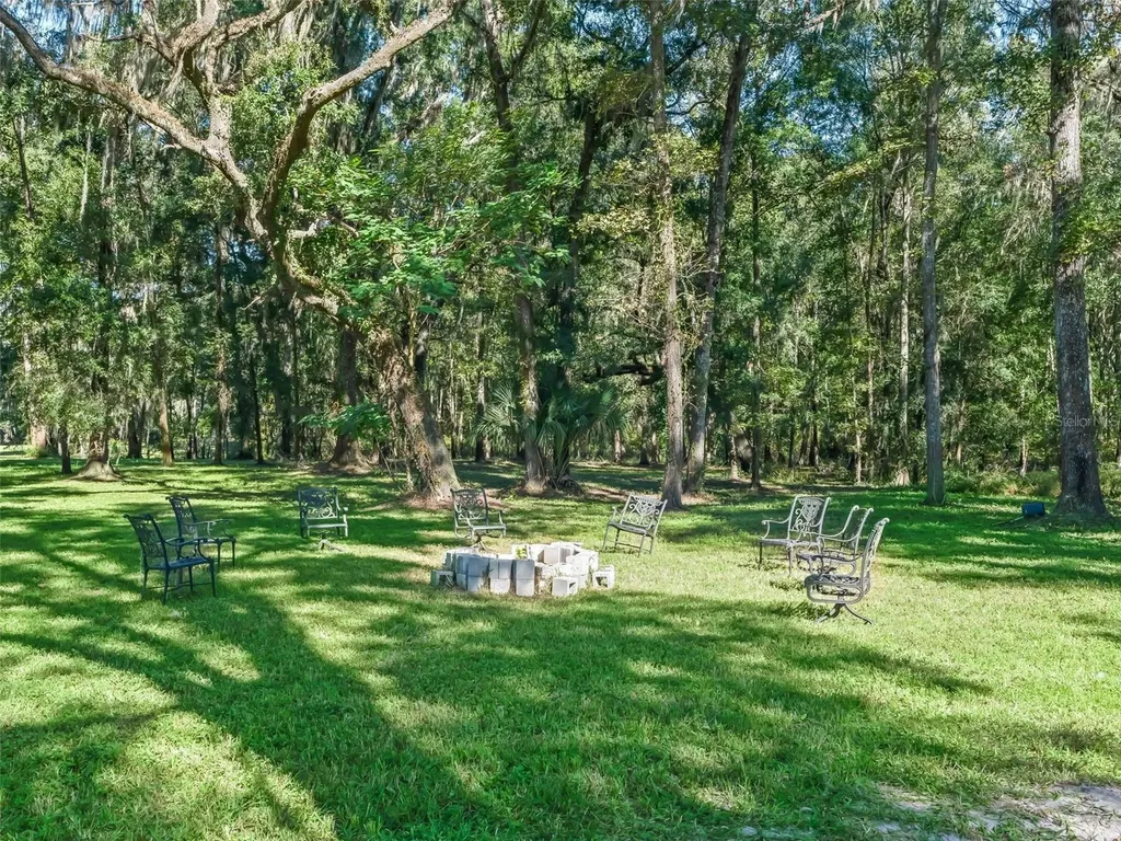 9209 W Highway 316 Reddick FL 32686