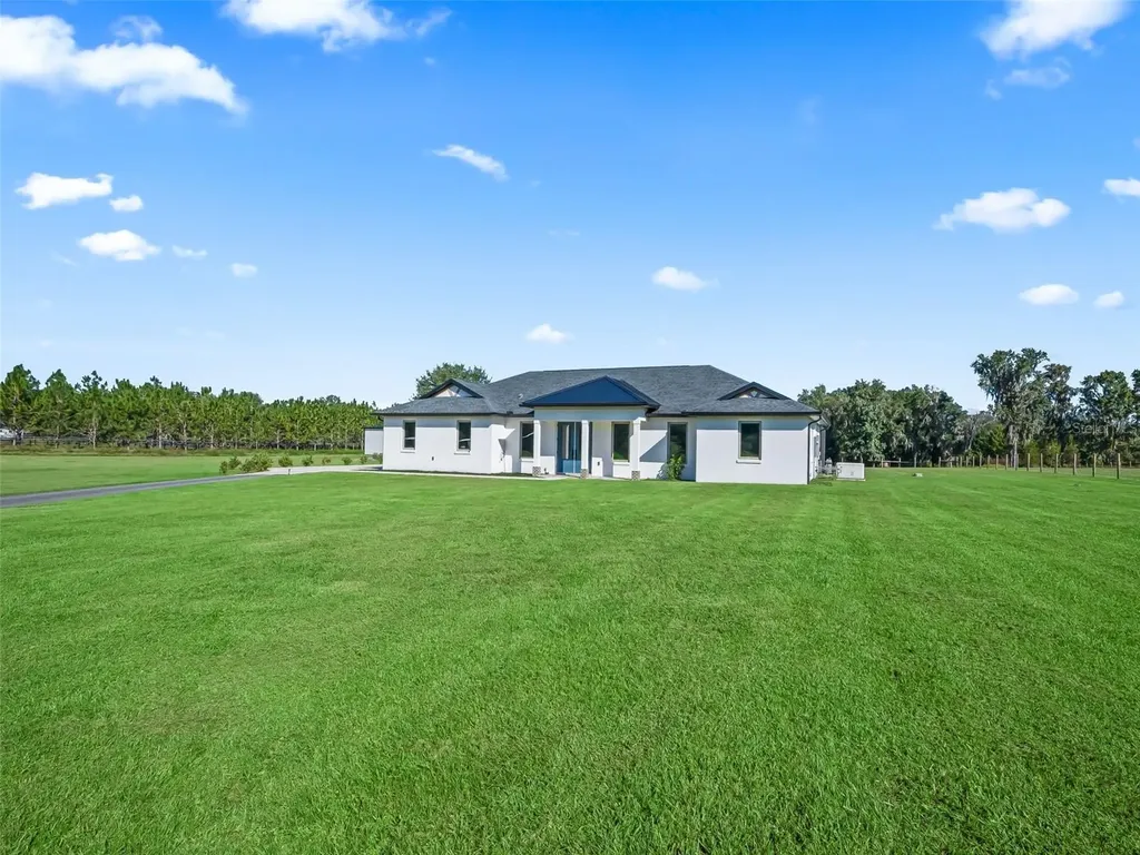 9209 W Highway 316 Reddick FL 32686