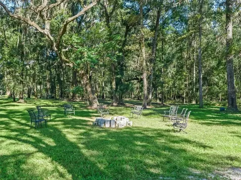 9209 W Highway 316 Reddick FL 32686
