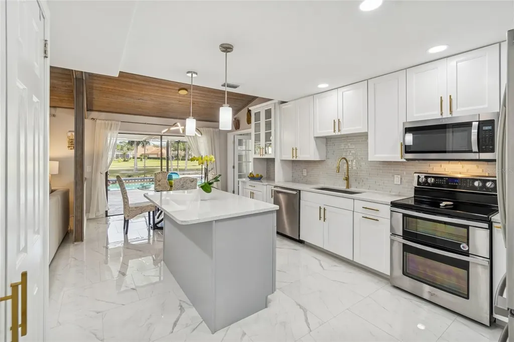 14603 Village Glen Circle Tampa FL 33618