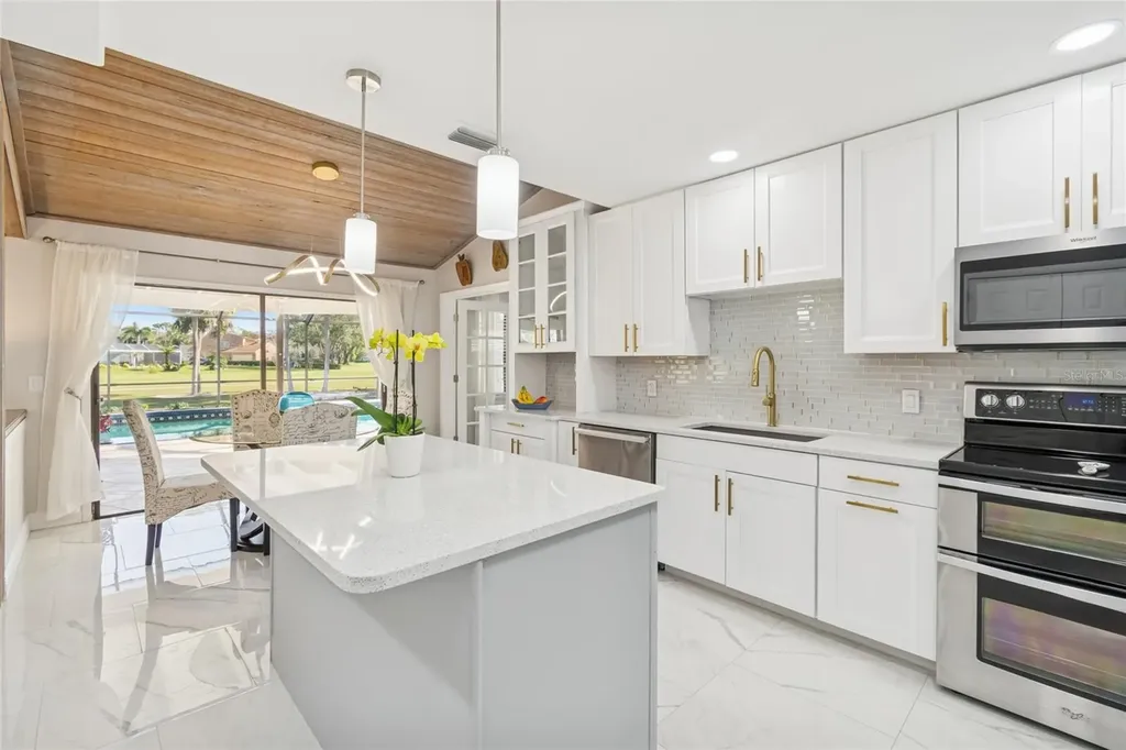 14603 Village Glen Circle Tampa FL 33618