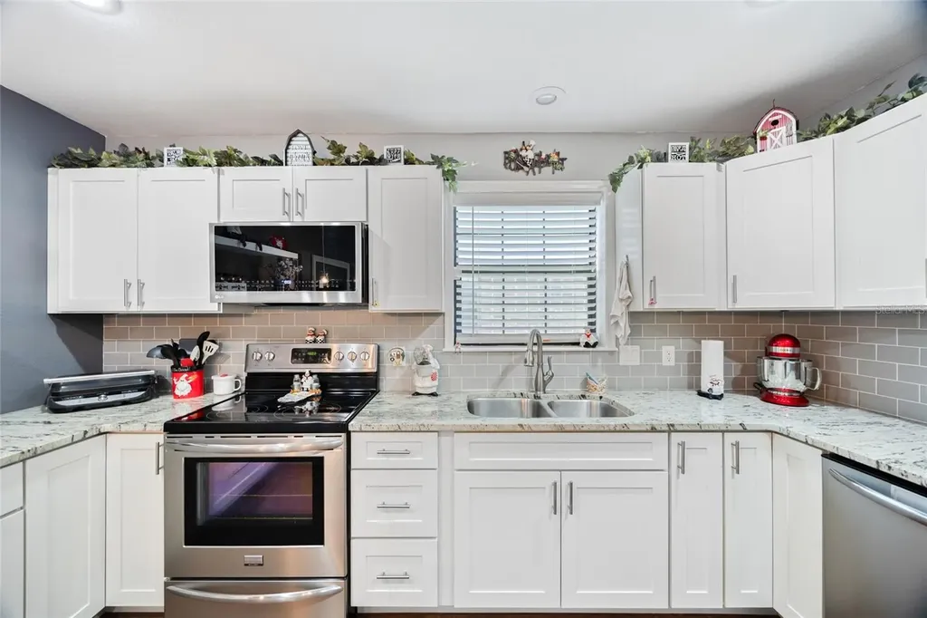 6549 Foxmoor Drive Zephyrhills FL 33542