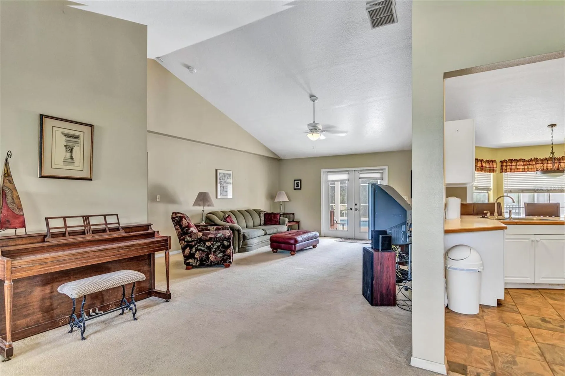 1842 W Virginia Drive Kissimmee FL 34744