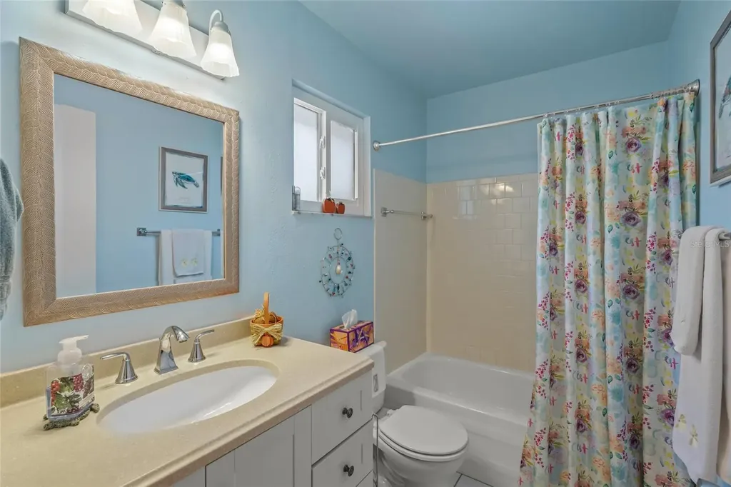 1325 Glen Oaks Drive E Sarasota FL 34232