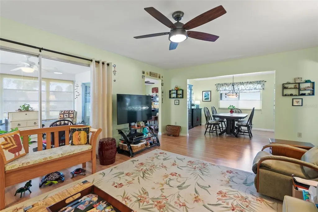 1325 Glen Oaks Drive E Sarasota FL 34232