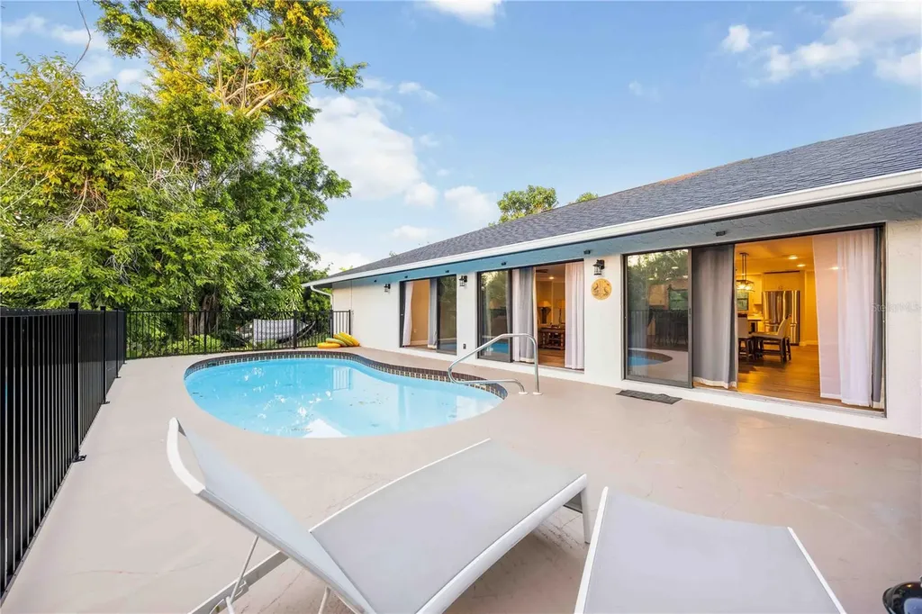 635 Tropical Circle Sarasota FL 34242