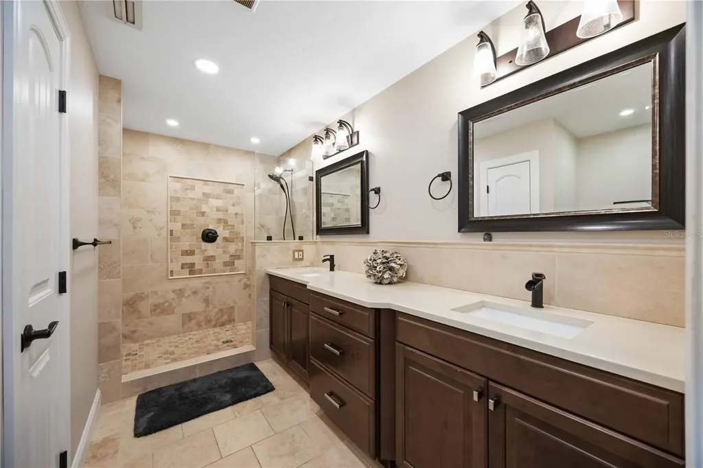 635 Tropical Circle Sarasota FL 34242