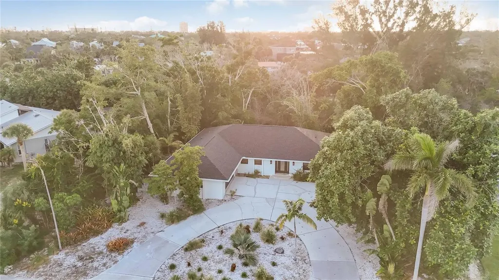 635 Tropical Circle Sarasota FL 34242